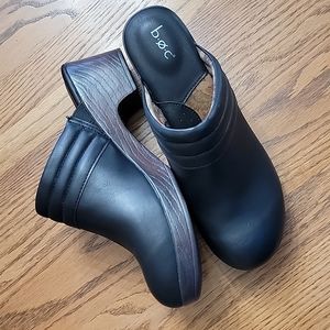 NWOT! B.O.C clogs - size 11 M